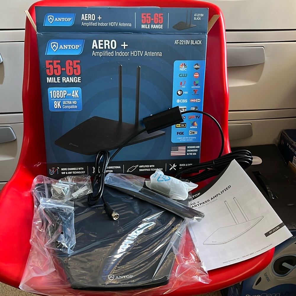 AnTop Aero + Amplified Indoir HDTV Antenna.